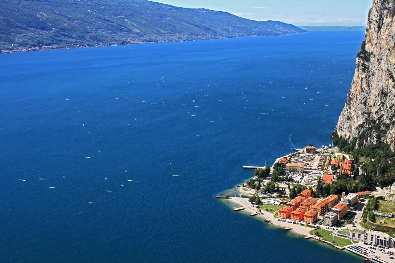 Campione Ora Apartments By Gardadomusmea Campione del Garda Exterior foto